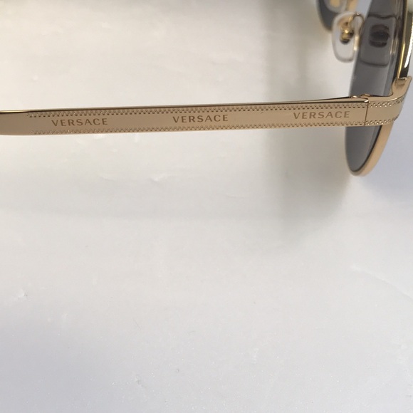 💯- New Authentic Versace Round VE2210 gold frame with dark grey polarized s… - Picture 15 of 15